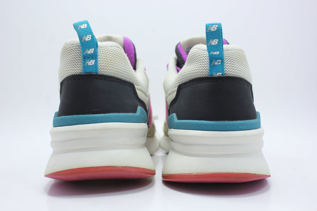 Styling pre-owned sneakers Pakistan for multiple occasions