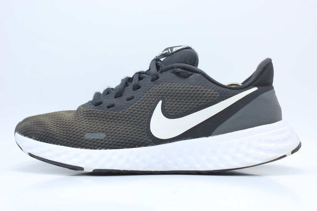 Nike Revolution