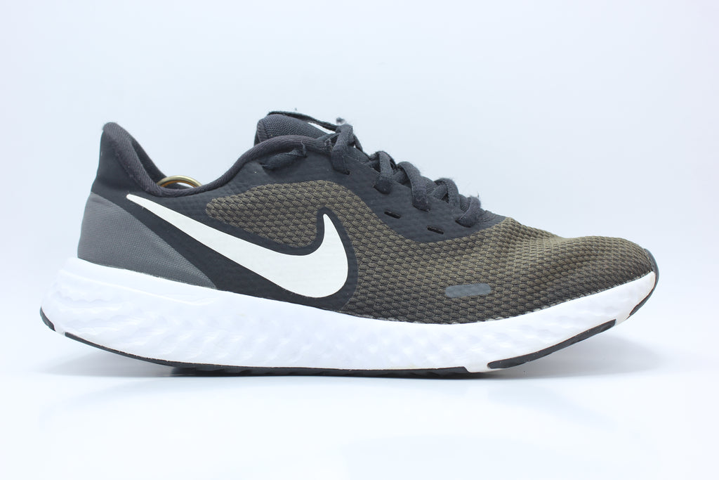 Nike Revolution