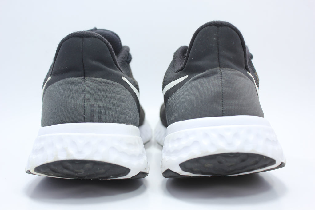 Nike Revolution