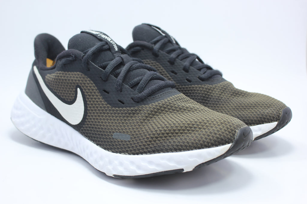 Nike Revolution
