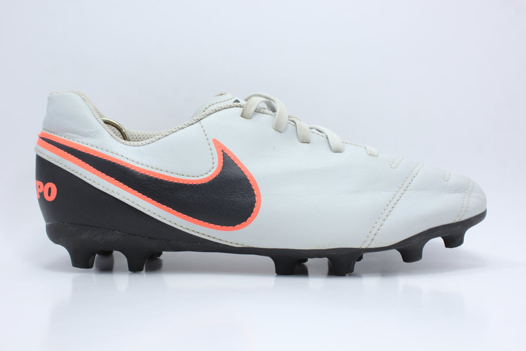 Nike Tiempo