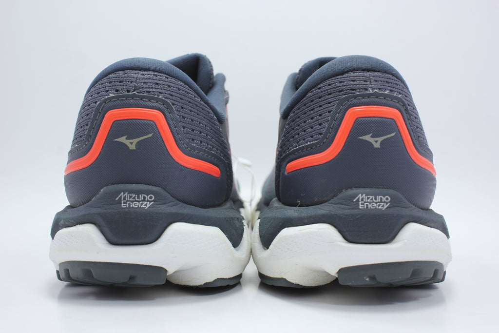 Mizuno Wave Horizon 5