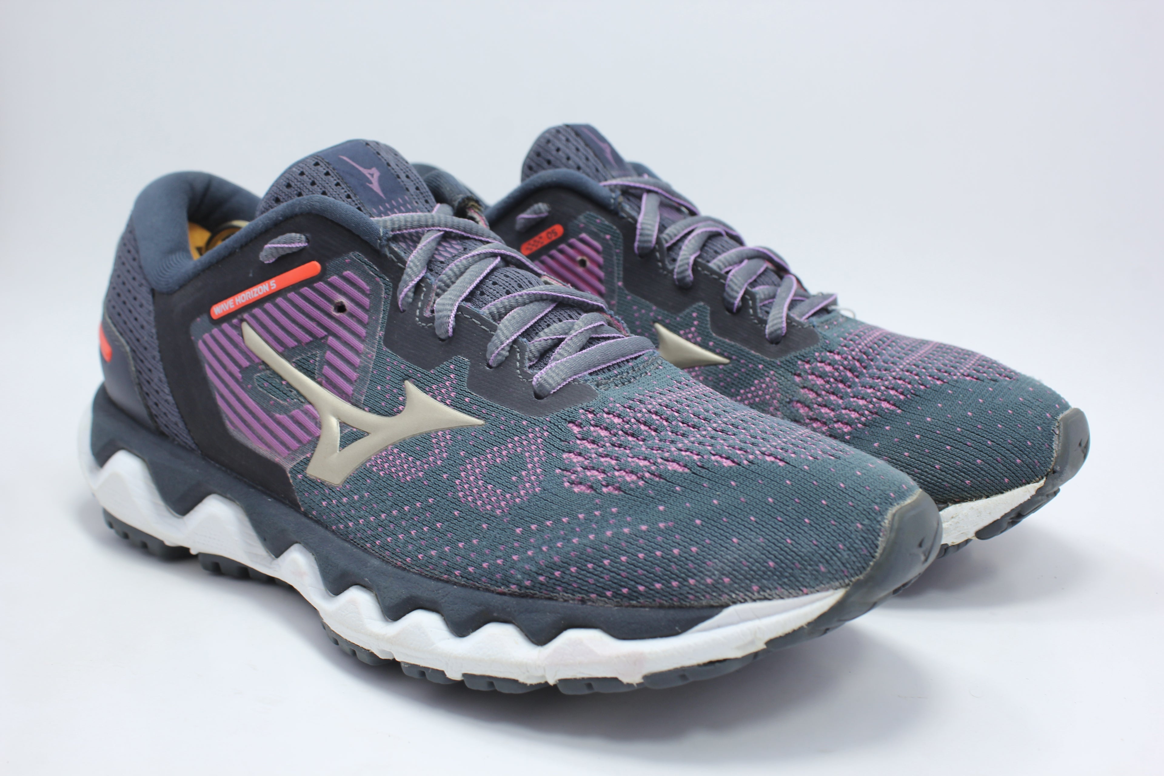 Mizuno Wave Horizon 5